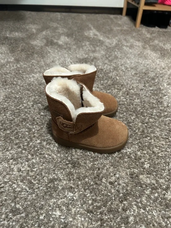 Ugg-Kids Cozy Shearling-Lined Boot - Brown - Picture 3 of 4